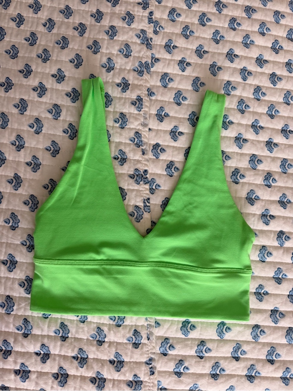 Lululemon Align V-Neck Longline Sports Bra Lime Green Size 4
